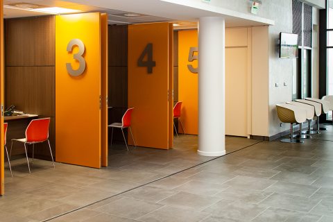 Hall d'accueil de l'hôpital Dupuytren 2 avec box d'admission